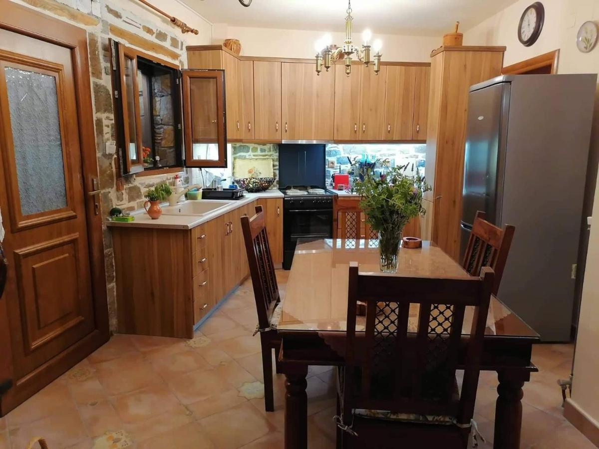 Traditional House In Androni Holiday home